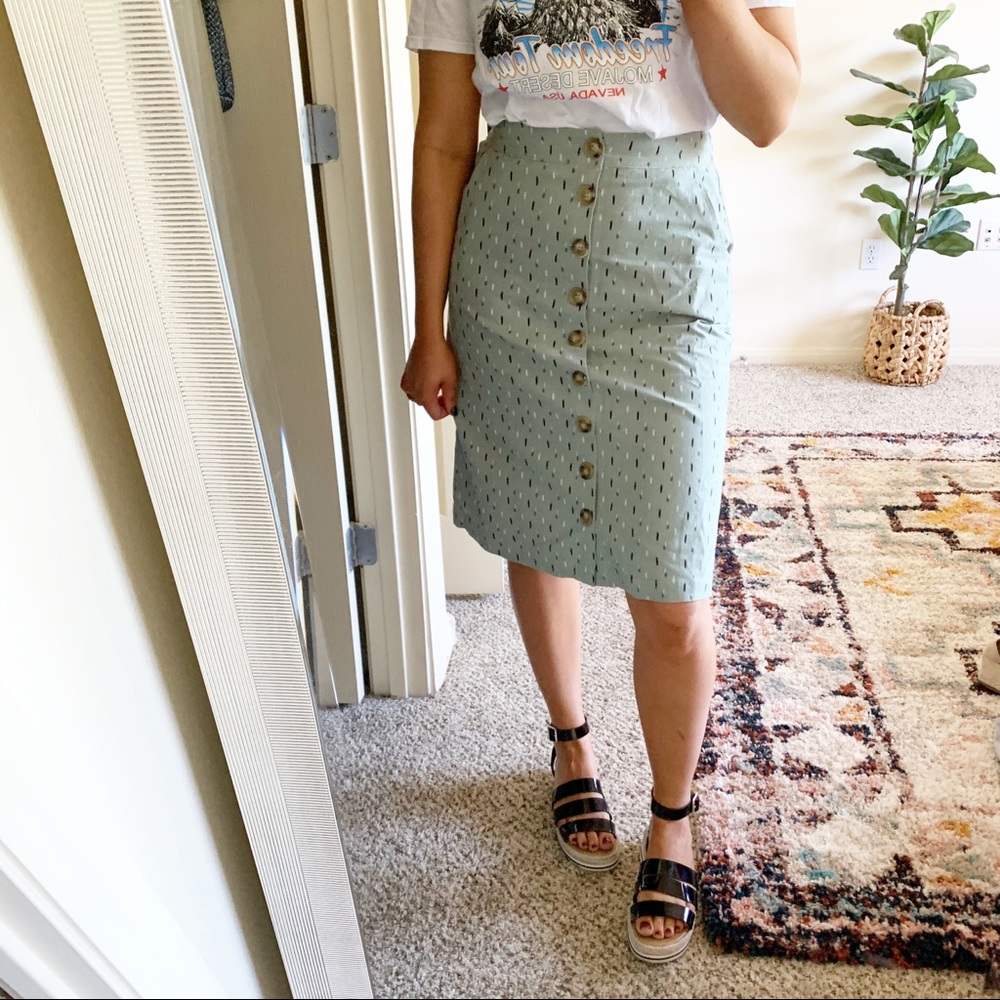 Button up midi patterned sage green skirt